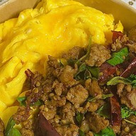 Home kitchen กระเพราพริกแห้ง