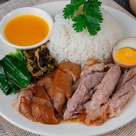 ข้าวขาหมู โอ้โหอร่อยจัง