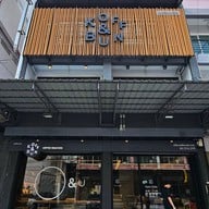 หน้าร้าน Koff and Bun Coffee Roasters กัลปพฤกษ์