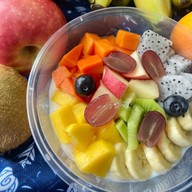 กระเพราซิ่ง 🛵 กรีกโยเกิร์ต & ผลไม้ปอก