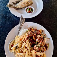 สุนทรข้าวแกงข้าวขาหมู ตลาดโพธิ์สุวรรณ