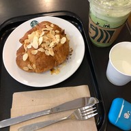 Starbucks Sermthai Complex