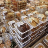 บรรยากาศ White Story The Mall Bangkae