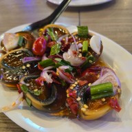 ยำแซ่บนัว เฟิร์น&พฤกษ์ และ น้ำสมุนไพร สาวเสมอ