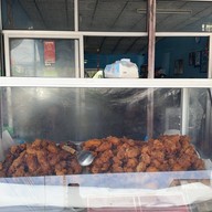 กล้วยทอดใส่ถั่วยายปั๊ก