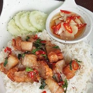 ลันเตา ข้าวกล่องโฮมเมด กาดน้ำทอง