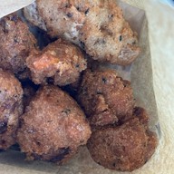 กล้วยทอดใส่ถั่วยายปั๊ก