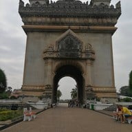 ประตูไซ เวียงจันทร์ (ປະຕູ ໄຊ)