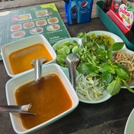 ขนมจีนครูอี๊ดเสาไห้
