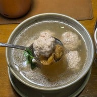 เมนูของร้าน ข้าวต้มหลบมุม สูตรอาม่า สไตล์แต้จิ๋ว สาขาเพชรพระราม