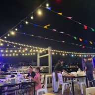 ยำแซ่บนัว เฟิร์น&พฤกษ์ และ น้ำสมุนไพร สาวเสมอ