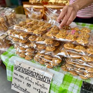 ชุมชนขนมแปลก ริมคลองหนองบัว