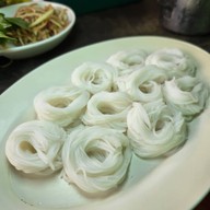 ขนมจีนครูอี๊ดเสาไห้