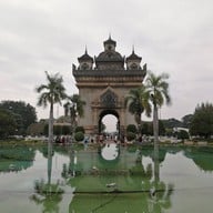 ประตูไซ เวียงจันทร์ (ປະຕູ ໄຊ)