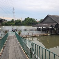 บรรยากาศ สวนอาหารเรือสำราญซุ้มป่าสัก