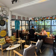 ES/PE/RO Café สาทร 1