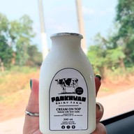 ปานขวัญแดรี่ฟาร์ม บ้านโป่ง