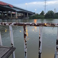 บรรยากาศ สวนอาหารเรือสำราญซุ้มป่าสัก