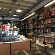 บรรยากาศ หนัง(สือ) ๒๕๒๑ หนัง(สือ)๒๕๒๑