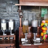 Zeta Cafe โรงแรมฮอลิเดย์อินน์ กรุงเทพฯ