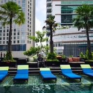 Zeta Cafe โรงแรมฮอลิเดย์อินน์ กรุงเทพฯ