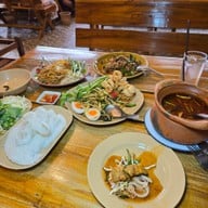 บ้านฮอซอน ขนมจีนต้ม หม้อปลาร้า