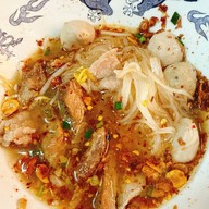 ใสสะอาดก๋วยเตี๋ยวลูกชิ้นน้ำใส สาขาพระราม4 (บ่อนไก่)