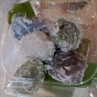 เมนูของร้าน ตี๋ขนมชั้นใบเตย8ริ้ว โลตัสศรีนครินทร์