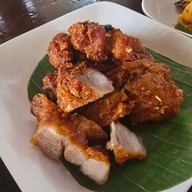 เฮือนเพ็ญ