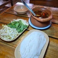 บ้านฮอซอน ขนมจีนต้ม หม้อปลาร้า