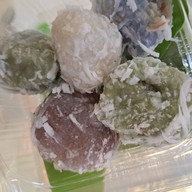 เมนูของร้าน ตี๋ขนมชั้นใบเตย8ริ้ว โลตัสศรีนครินทร์