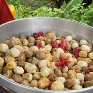 ลูกชิ้นลุงเลื่อน สูตรเด็ด สี่เเยกวัดมงคลเศรษฐี