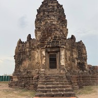 บรรยากาศ พระปรางค์สามยอด