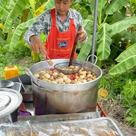 ลูกชิ้นลุงเลื่อน สูตรเด็ด สี่เเยกวัดมงคลเศรษฐี