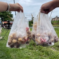 ลูกชิ้นลุงเลื่อน สูตรเด็ด สี่เเยกวัดมงคลเศรษฐี