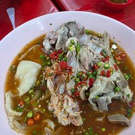เมนูของร้าน ข้าวต้มปลารุ่งเรือง/ก๋วยเตี๋ยวปลารุ่งเรือง