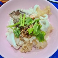 เมนูของร้าน ข้าวต้มปลารุ่งเรือง/ก๋วยเตี๋ยวปลารุ่งเรือง