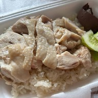 ข้าวมันไก่นายน้อย ซอยลือชา