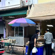 ข้าวมันไก่นายน้อย ซอยลือชา