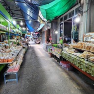 ตลาดศาลเจ้าโรงทอง