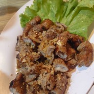 อีสานต้นคูน (ยำกุ้งเต้นรสเด็ด) เลยปั้ม ปตท 100 เมตรอยู่ซ้ายมือ