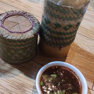 อีสานต้นคูน (ยำกุ้งเต้นรสเด็ด) เลยปั้ม ปตท 100 เมตรอยู่ซ้ายมือ