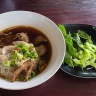 เมนูของร้าน ก๋วยเตี๋ยวไก่หน้าเมือง