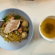 ก๋วยเตี๋ยวหมูอบวัดกลาง