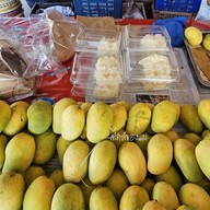 บรรยากาศ ประนอมข้าวเหนียวมะม่วง