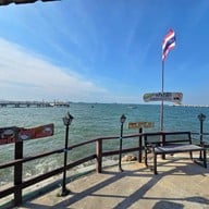 บรรยากาศ ครัวเรือโป๊ะ