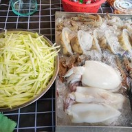 ยำมะม่วงปลากรอบ