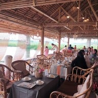 บรรยากาศ รักษ์น้ำ คาเฟ่ เดลิเวอรี่ นครปฐม