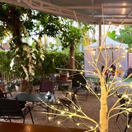 บรรยากาศ 156 DRINK & GRILL