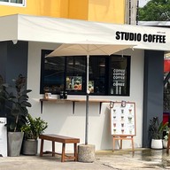 Studio Coffee• (กาแฟ ชา มัทฉะ นมสด & ขนมปังทานเล่น)